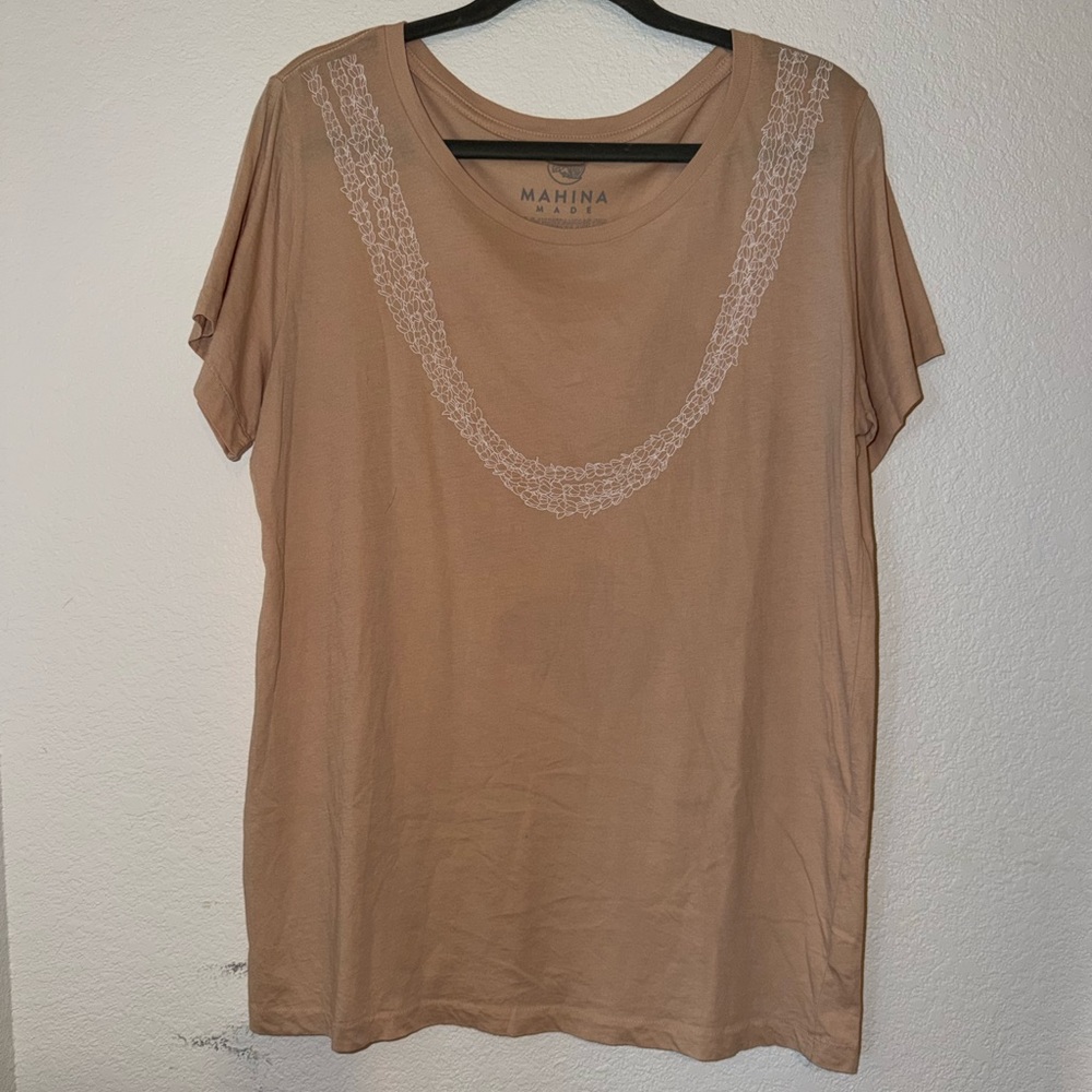 Mahina Made Pakalana Tee